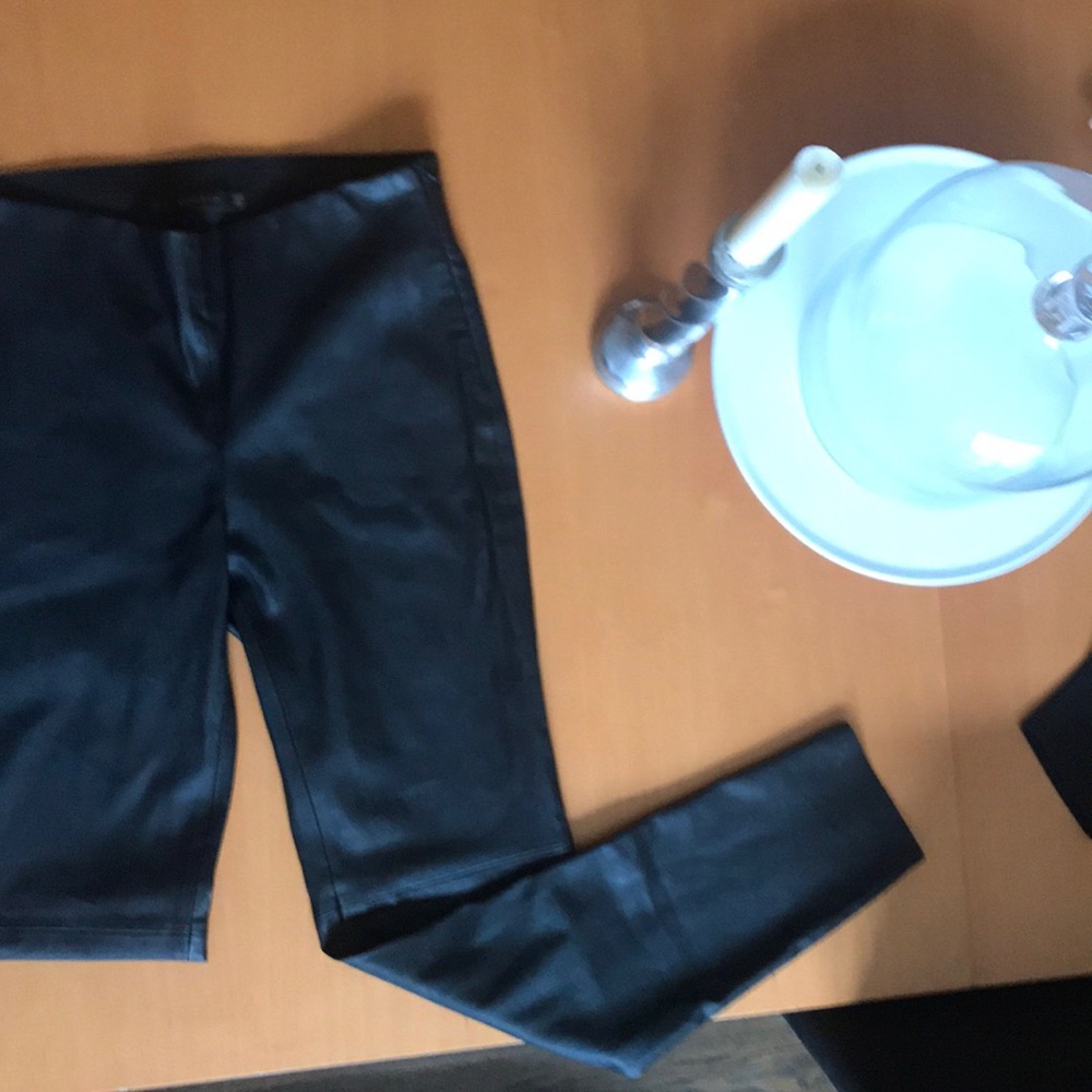 Faux leather leggings!! 👖